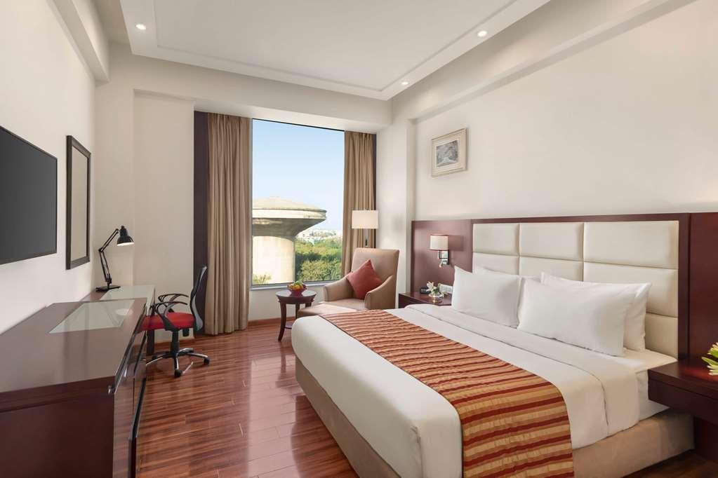 فندق Ramada By Wyndham New Delhi Pitampura الغرفة الصورة