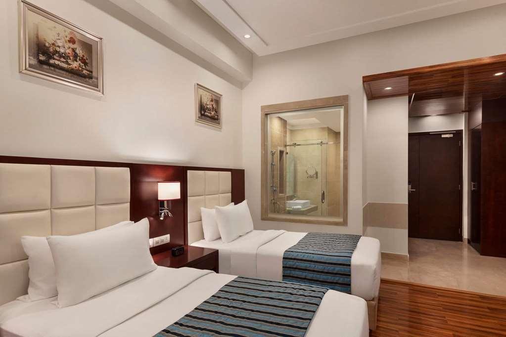 فندق Ramada By Wyndham New Delhi Pitampura الغرفة الصورة