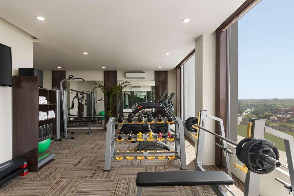 فندق Ramada By Wyndham New Delhi Pitampura المرافق الصورة